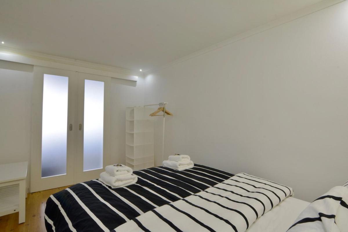 Pied A Terre Tram 28 *