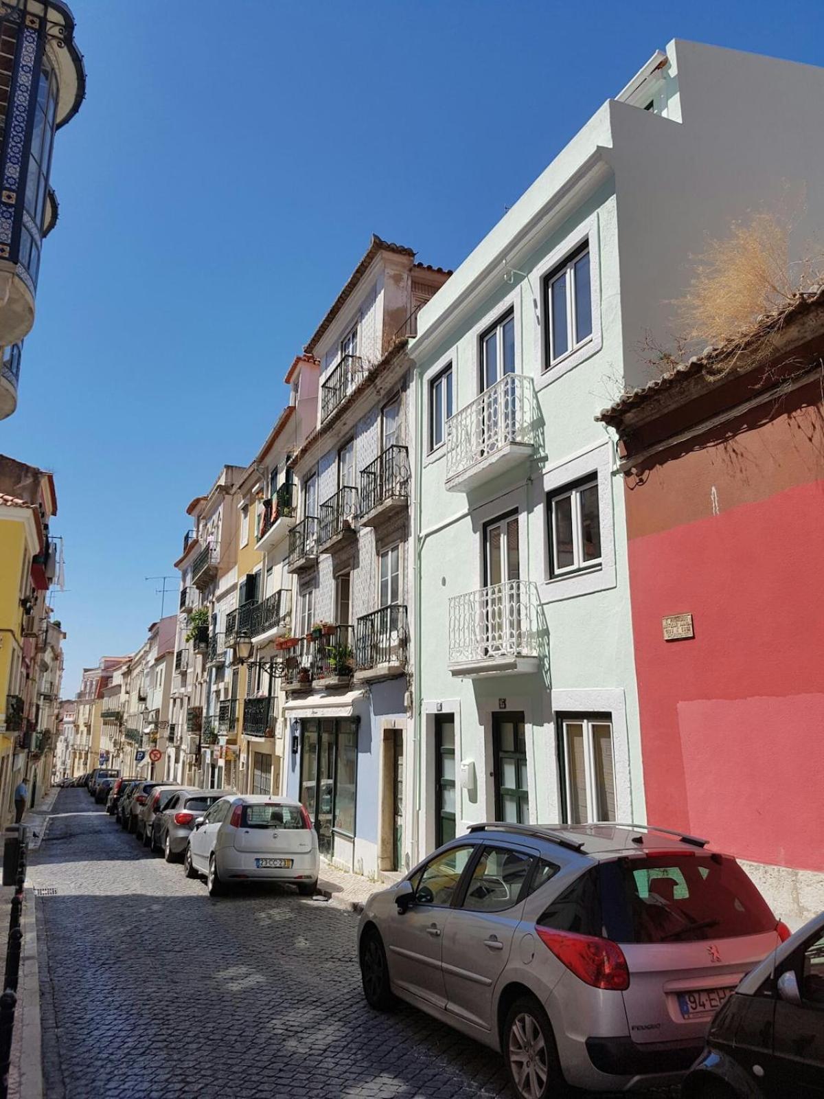 Pied A Terre Tram 28 *